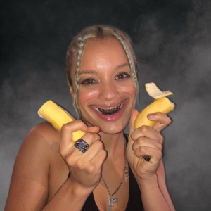 男人把大鸡巴插入逼的视频
